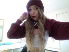 ScarletHoshi from xLoveCam