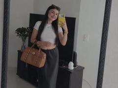 EsmeraldaColllins - female with brown hair webcam at xLoveCam