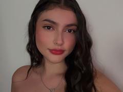 EsmeraldaColllins - female with brown hair webcam at xLoveCam
