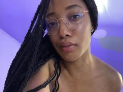 EsmeraldaRoe - female with brown hair webcam at xLoveCam
