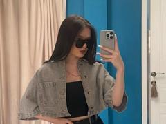 EsterGillom - female with black hair webcam at xLoveCam