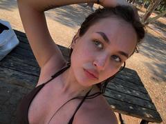 MarielleDefalco - female with brown hair and  big tits webcam at LiveJasmin