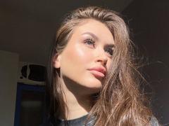 MarielleDefalco - female with brown hair and  big tits webcam at LiveJasmin