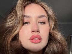 MarielleDefalco - female with brown hair and  big tits webcam at LiveJasmin
