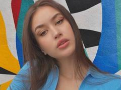 MarielleDefalco - female with brown hair and  big tits webcam at LiveJasmin