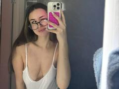 MarielleDefalco - female with brown hair and  big tits webcam at LiveJasmin