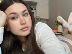 MarielleDefalco - female with brown hair and  big tits webcam at LiveJasmin