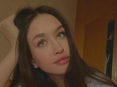 MarielleDefalco - female with brown hair and  big tits webcam at LiveJasmin