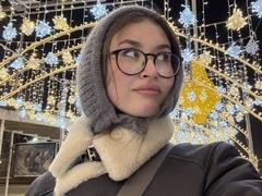MarielleDefalco - female with brown hair and  big tits webcam at LiveJasmin