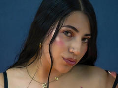EvaIzain - female webcam at xLoveCam