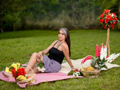 EvaJonnesSexyy - female with brown hair and  big tits webcam at xLoveCam