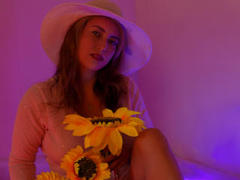 EvaJonnesSexyy - female with brown hair and  big tits webcam at xLoveCam