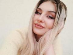 AliceLaLoona - blond female webcam at ImLive