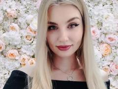 AliceLaLoona - blond female webcam at ImLive