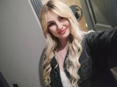 AliceLaLoona - blond female webcam at ImLive