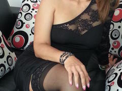 EvaLuvhot - female with brown hair and  big tits webcam at ImLive