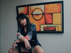 EvaLuvhot - female with brown hair and  big tits webcam at ImLive