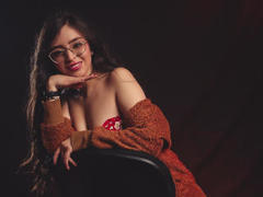 EvaMacalliter - female with brown hair webcam at LiveJasmin