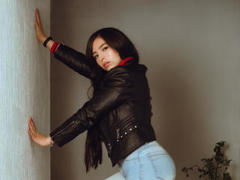 EvaMacalliter - female with brown hair webcam at LiveJasmin