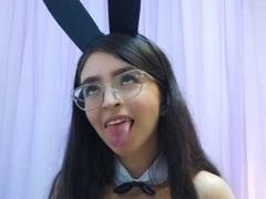 EvaMacalliter - female with brown hair webcam at LiveJasmin