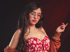 EvaMacalliter - female with brown hair webcam at LiveJasmin