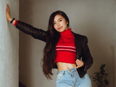 EvaMacalliter - female with brown hair webcam at LiveJasmin