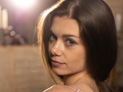 EvaMcCoy - female with brown hair webcam at xLoveCam
