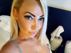EvaMoody - blond female with  big tits webcam at xLoveCam