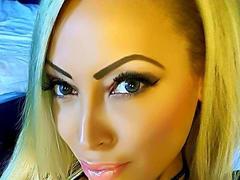 EvaMoody - blond female with  big tits webcam at xLoveCam