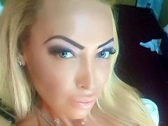 EvaMoody - blond female with  big tits webcam at xLoveCam