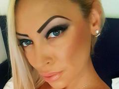 EvaMoody - blond female with  big tits webcam at xLoveCam