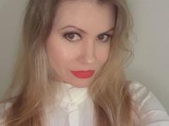EvaNeon - blond female webcam at xLoveCam