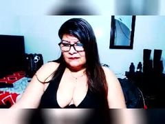EvaQueenX - female with brown hair and  big tits webcam at xLoveCam