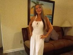 EvaRodinson - blond female webcam at xLoveCam