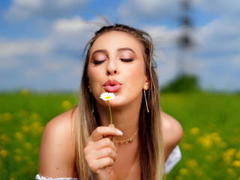 EvaRyen - blond female webcam at xLoveCam