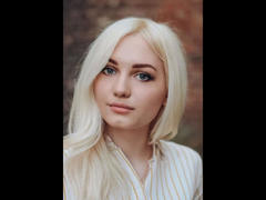 EvaTesla-hot - blond female webcam at xLoveCam