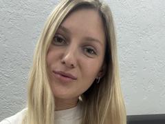 EvaUeslym - blond female with  small tits webcam at xLoveCam