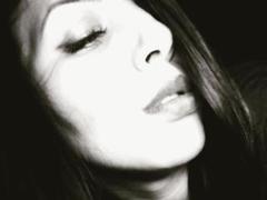 EveNetty - female with  small tits webcam at xLoveCam