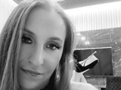 EvelynAmore - female webcam at xLoveCam