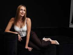 EvelynCute - blond female with  big tits webcam at xLoveCam