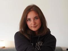 Evelynka-hot - female with brown hair webcam at xLoveCam