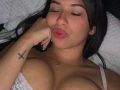 EverleeStar - female with black hair and  big tits webcam at xLoveCam