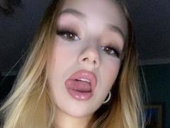 EvetteBeauty - blond female webcam at xLoveCam