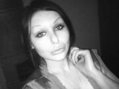 EvieMarylin - female with brown hair and  small tits webcam at xLoveCam