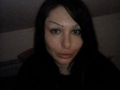 EvieMarylin - female with brown hair and  small tits webcam at xLoveCam