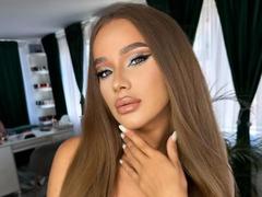 AllisonBloom - female with brown hair webcam at LiveJasmin