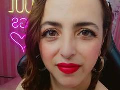 TaniaPrice - female with brown hair and  big tits webcam at LiveJasmin