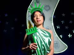 EyImSimone - female with black hair webcam at xLoveCam