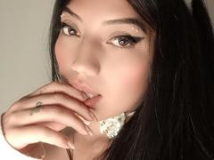 EyImSimone - female with black hair webcam at xLoveCam