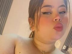 EymiTomsom - blond female webcam at xLoveCam